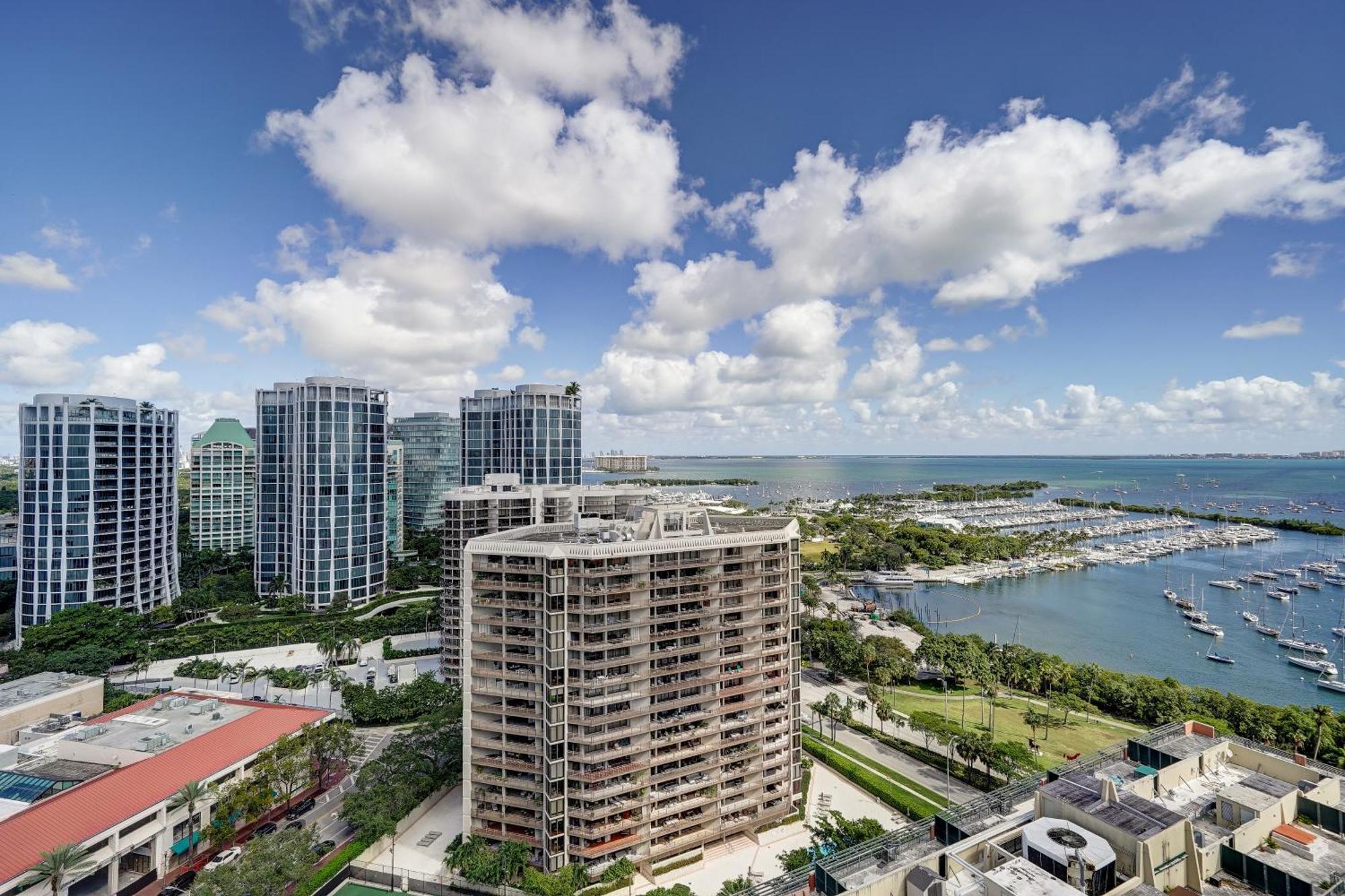 Luxury Penthouse With Private Rooftop Terrace In Coconut Grove *