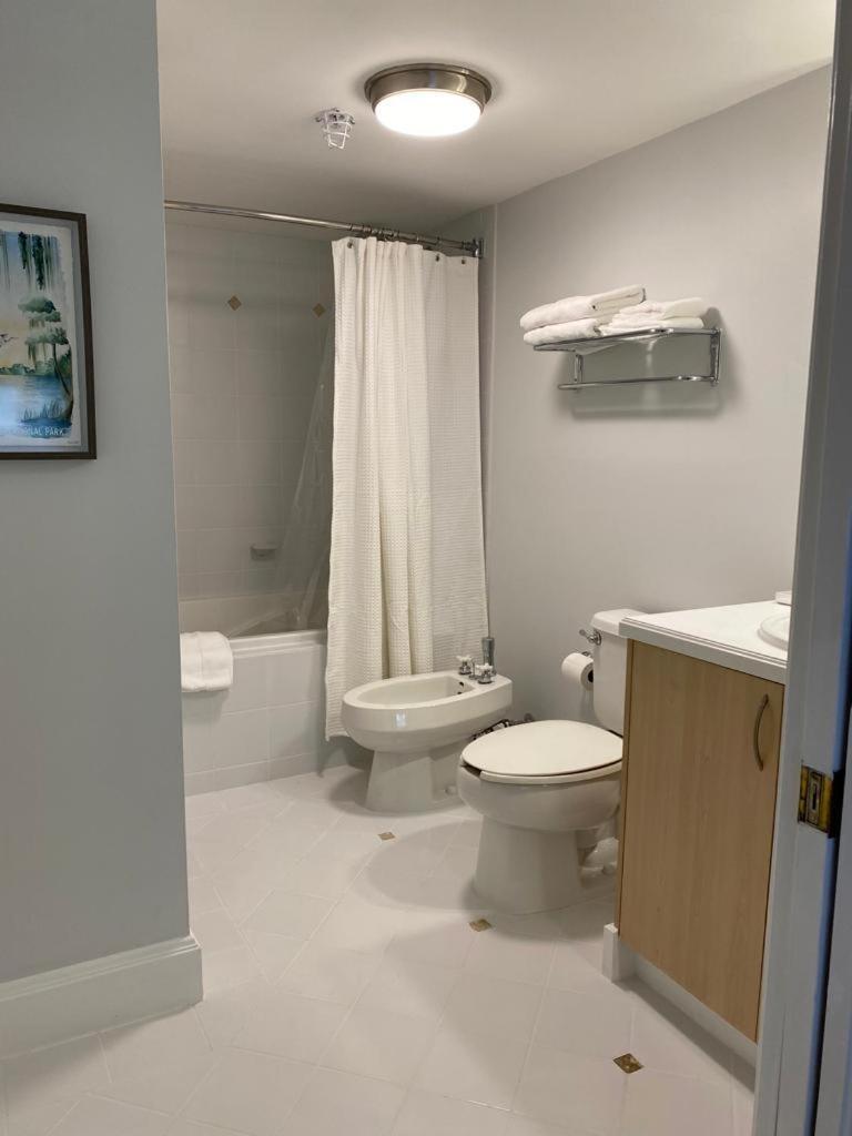 Cozy 1 Bedroom Unit Located In A In The Heart Of Coconut Grove Free Parking Miami