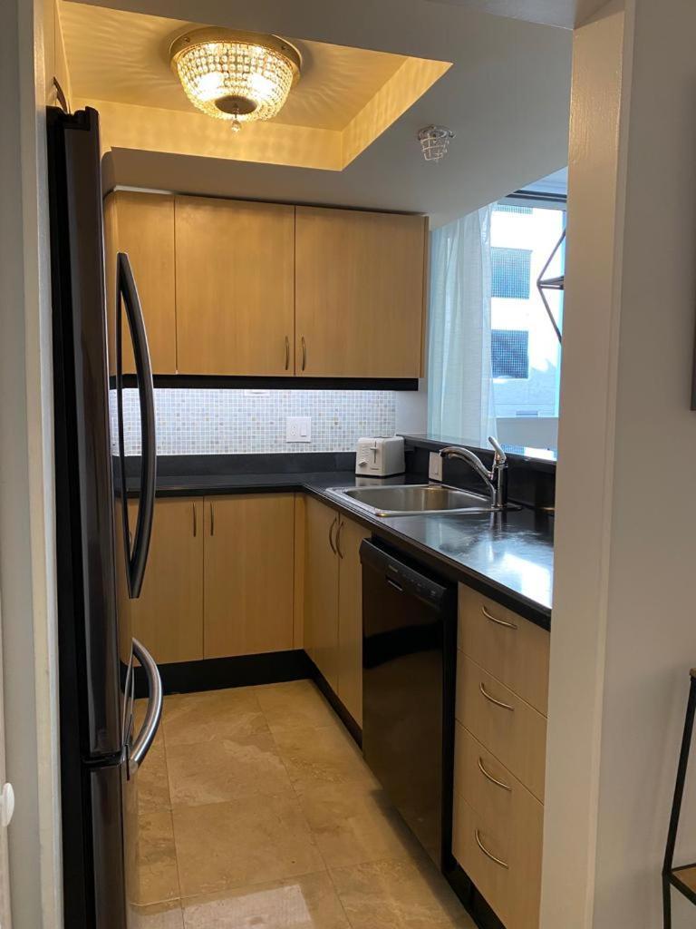 Cozy 1 Bedroom Unit Located In A In The Heart Of Coconut Grove Free Parking *