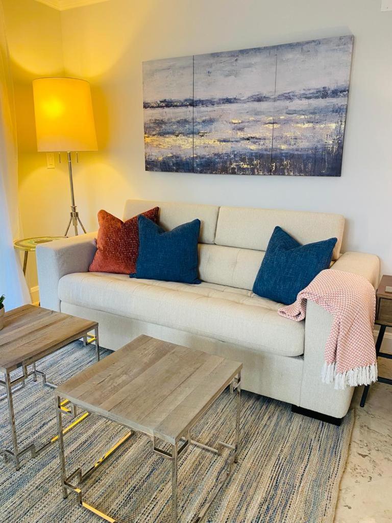 Cozy 1 Bedroom Unit Located In A In The Heart Of Coconut Grove Free Parking * Miami