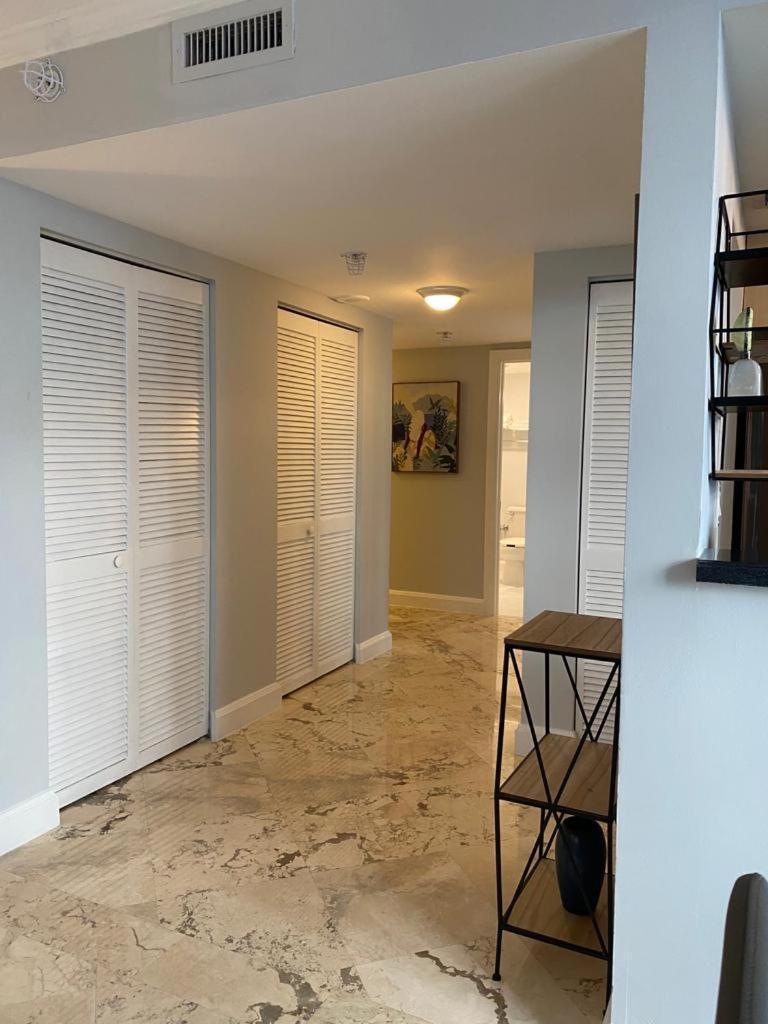 Cozy 1 Bedroom Unit Located In A In The Heart Of Coconut Grove Free Parking Holiday home Miami