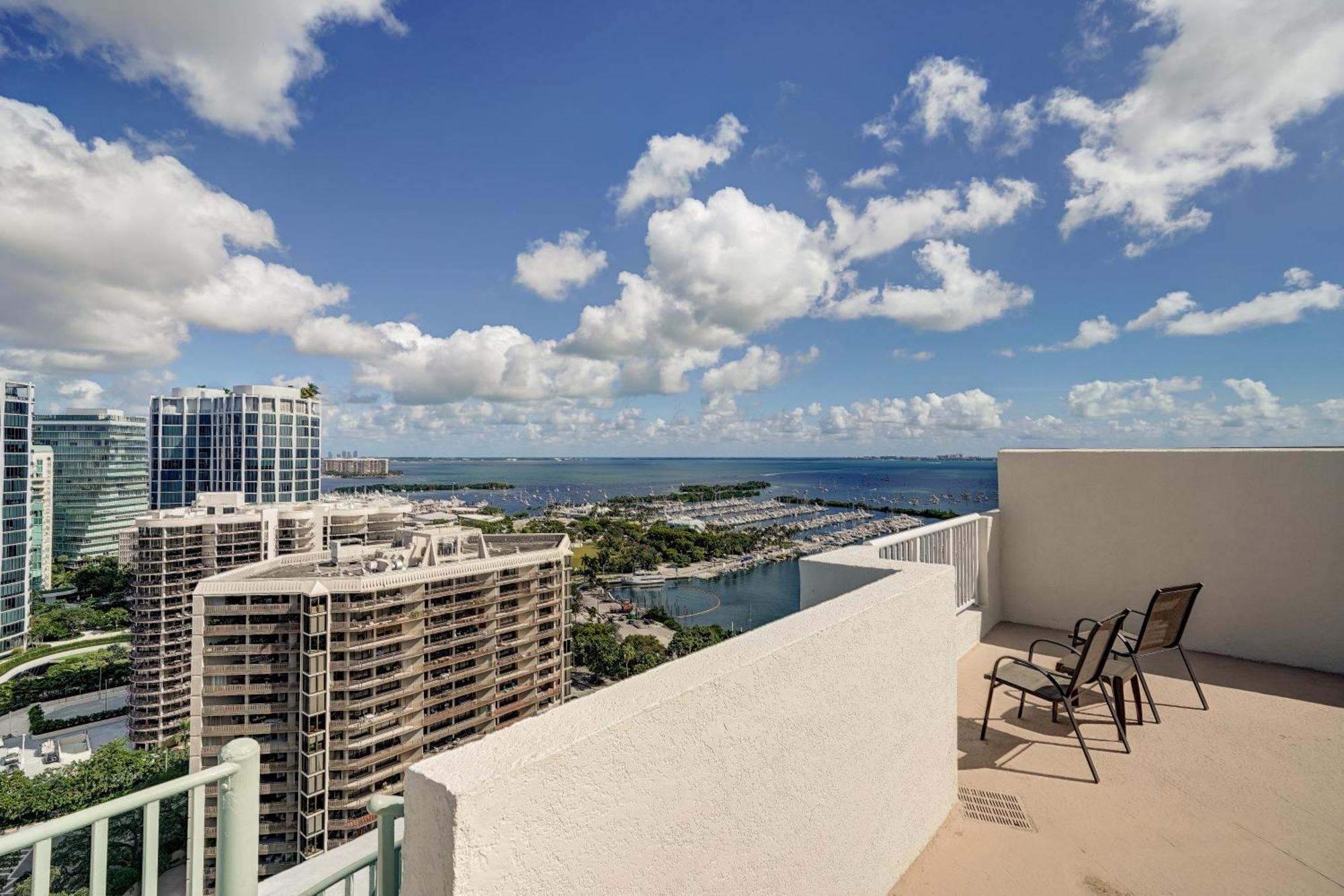 Luxury Penthouse With Private Rooftop Terrace In Coconut Grove Apartment *