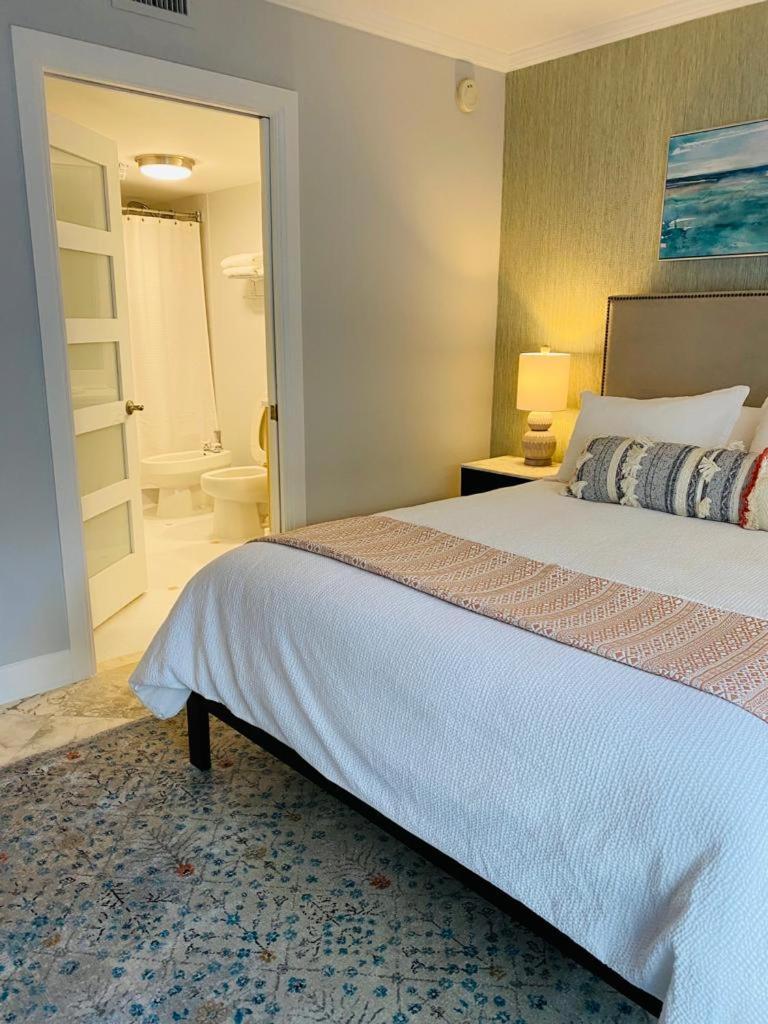 Cozy 1 Bedroom Unit Located In A In The Heart Of Coconut Grove Free Parking Holiday home