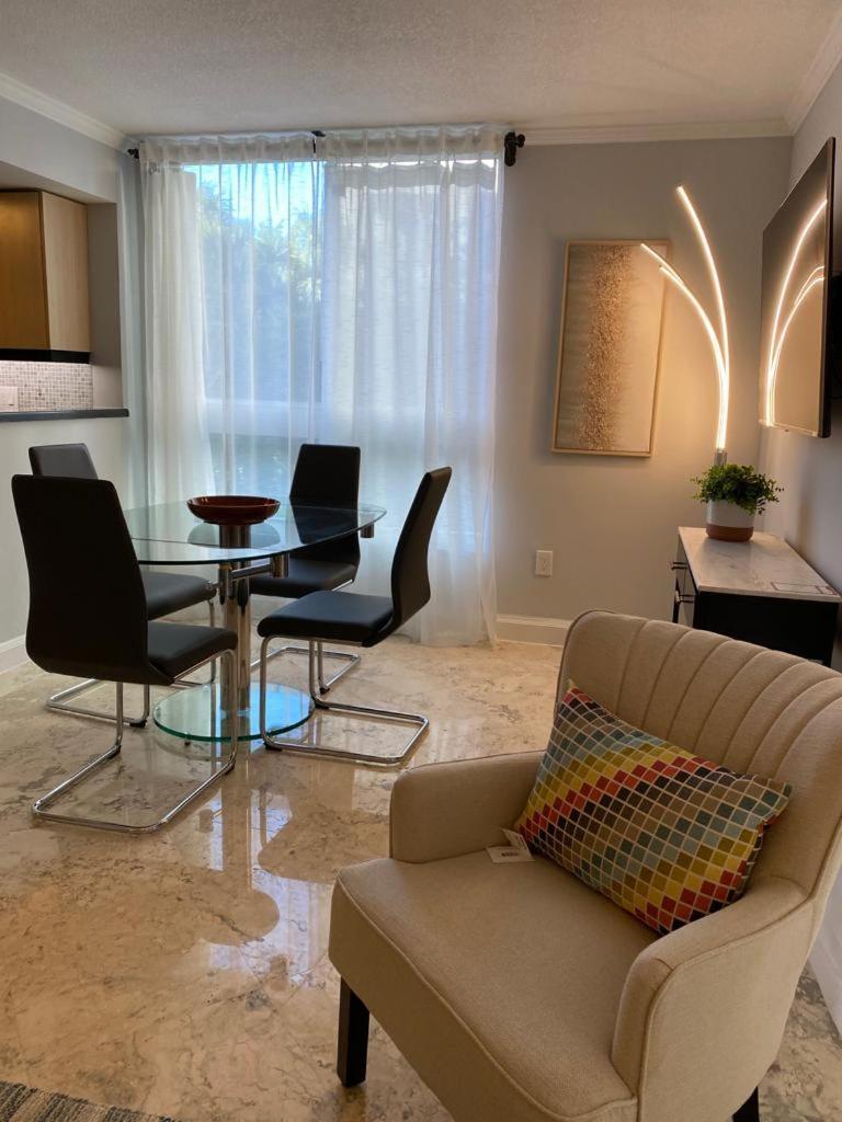 Cozy 1 Bedroom Unit Located In A In The Heart Of Coconut Grove Free Parking *