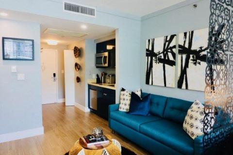 Gorgeous Coconut Grove 3 Bedroom With Amazing Views Parking Included Apartment *