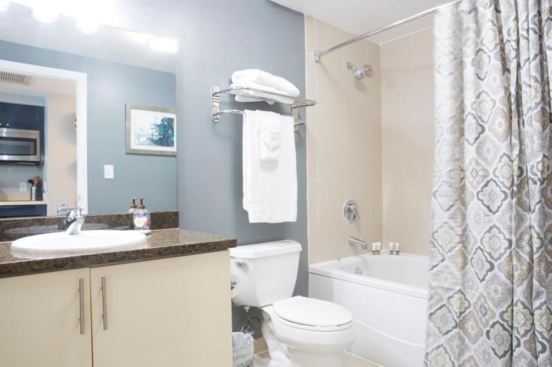 Gorgeous Coconut Grove 3 Bedroom With Amazing Views Parking Included *