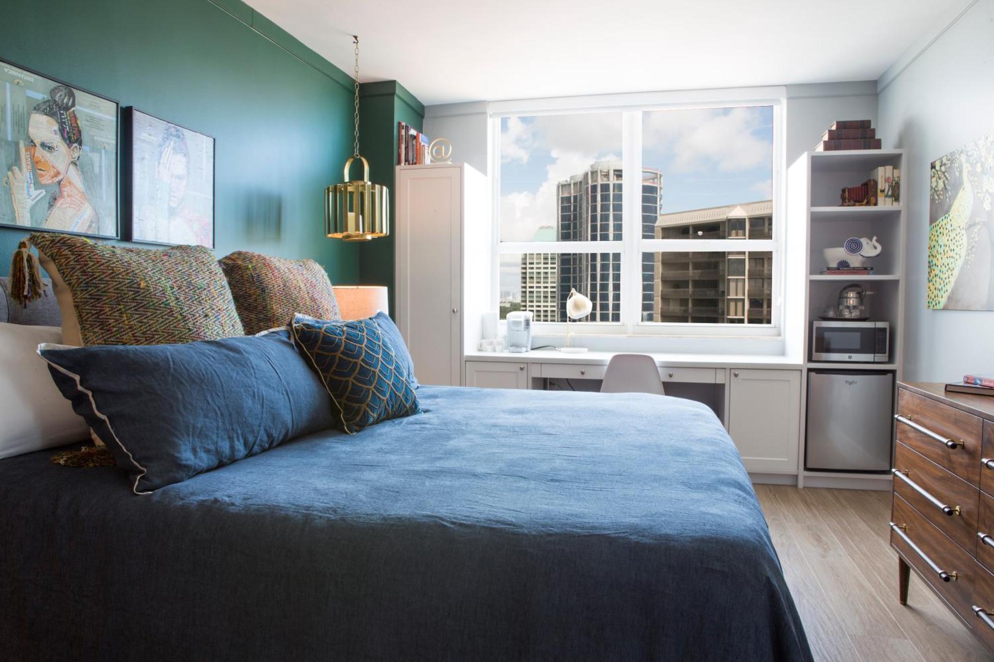 Gorgeous Coconut Grove 3 Bedroom With Amazing Views Parking Included Apartment