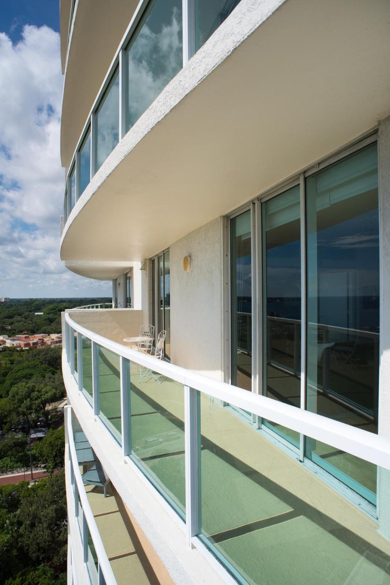 Gorgeous Coconut Grove 3 Bedroom With Amazing Views Parking Included Apartment