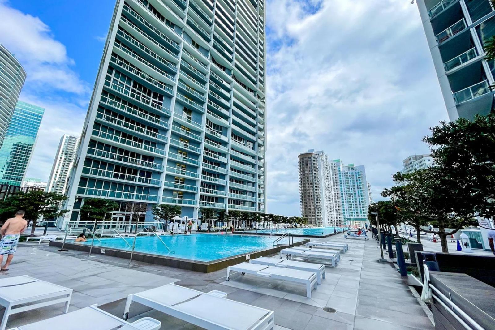 2b2b W Water View - Free Parking - Pool - Lux Holiday home *