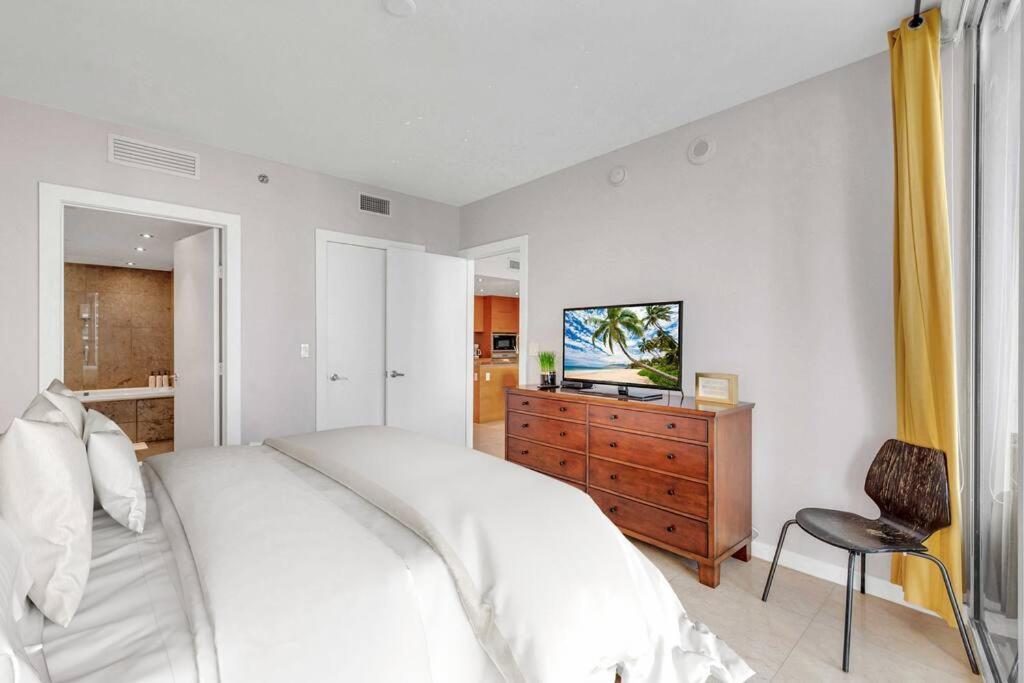 Icon 39th Floor 1 Bedroom Apartment- Bay & View- Free Miami