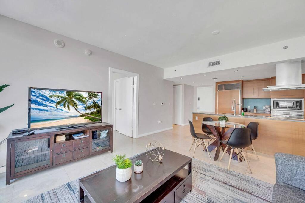 Icon 39th Floor 1 Bedroom Apartment- Bay & View- Free Apartment