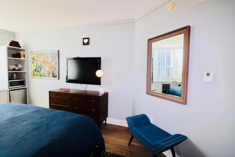 Adorable 12th Floor Standard Unit Parking Included Hotel