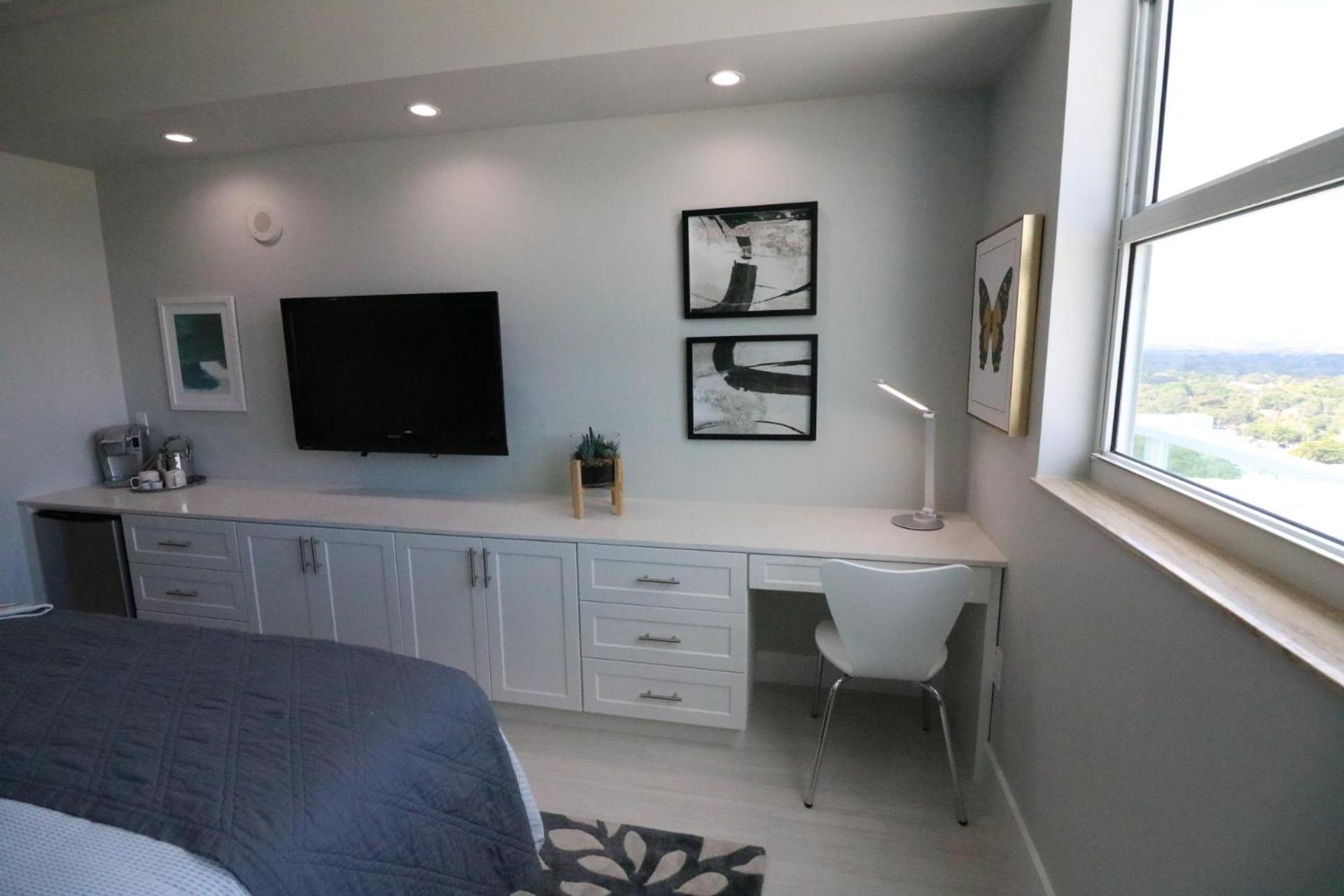 Renovated 21st Floor Private Unit Located In Coconut Grove * Miami