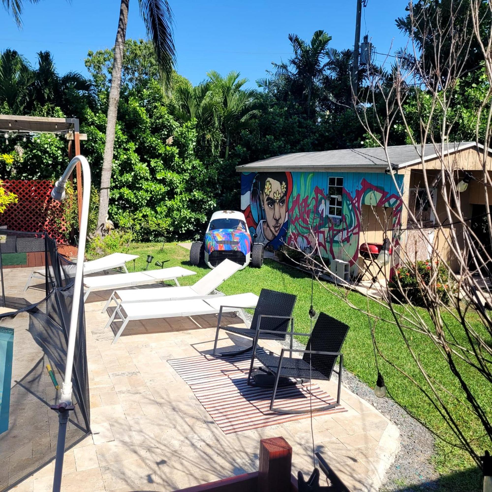 Holiday home Festive Pool With Lots Of Colors And Swag. Miami