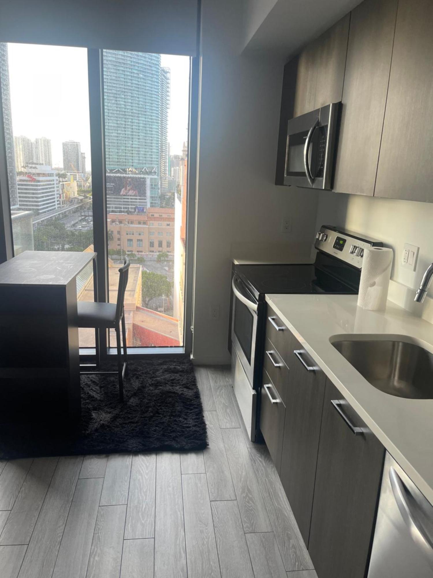Apartment Vibrant Studio Downtown *