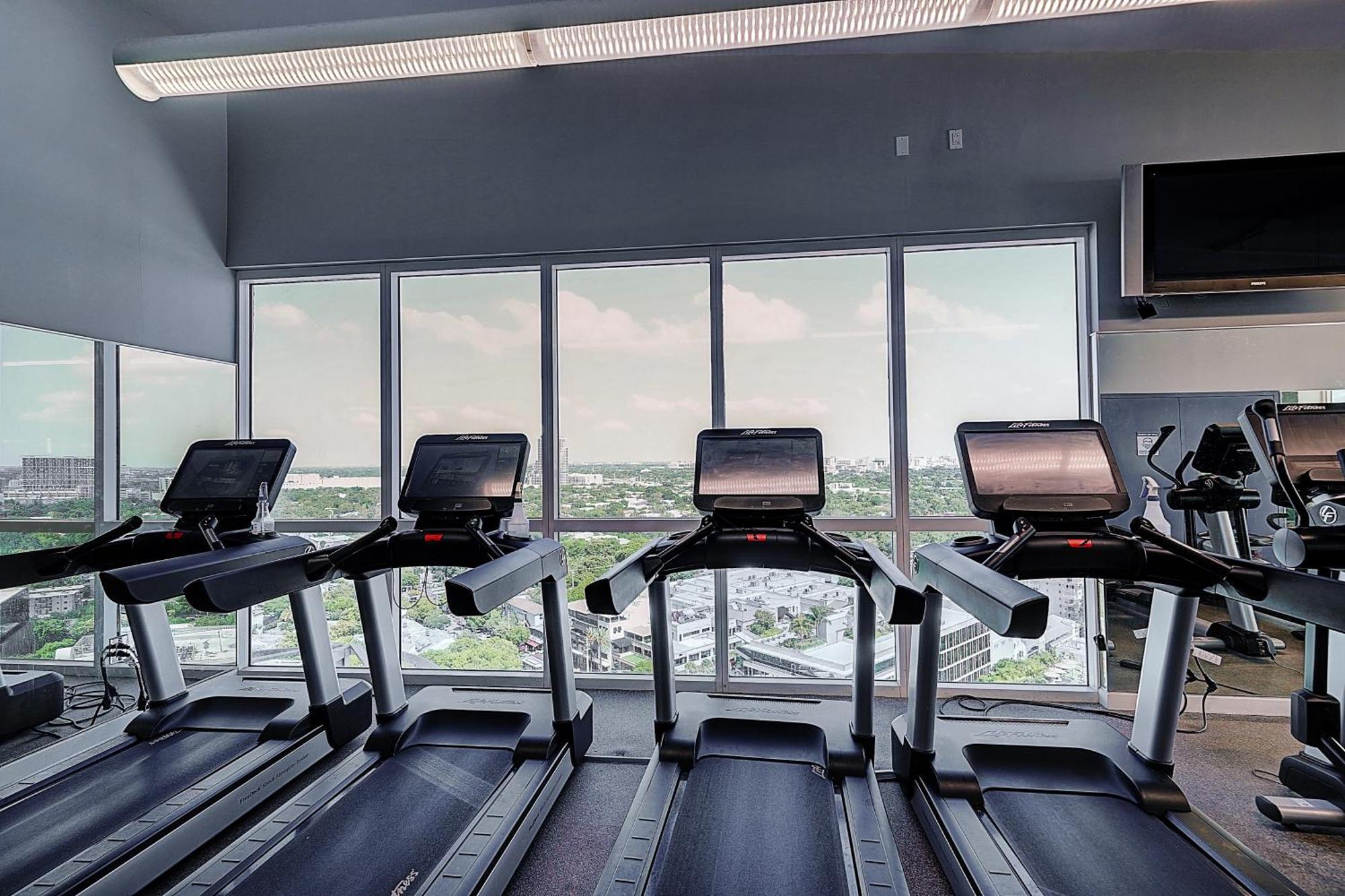 Renovated 21st Floor Private Unit Located In Coconut Grove Hotel Miami