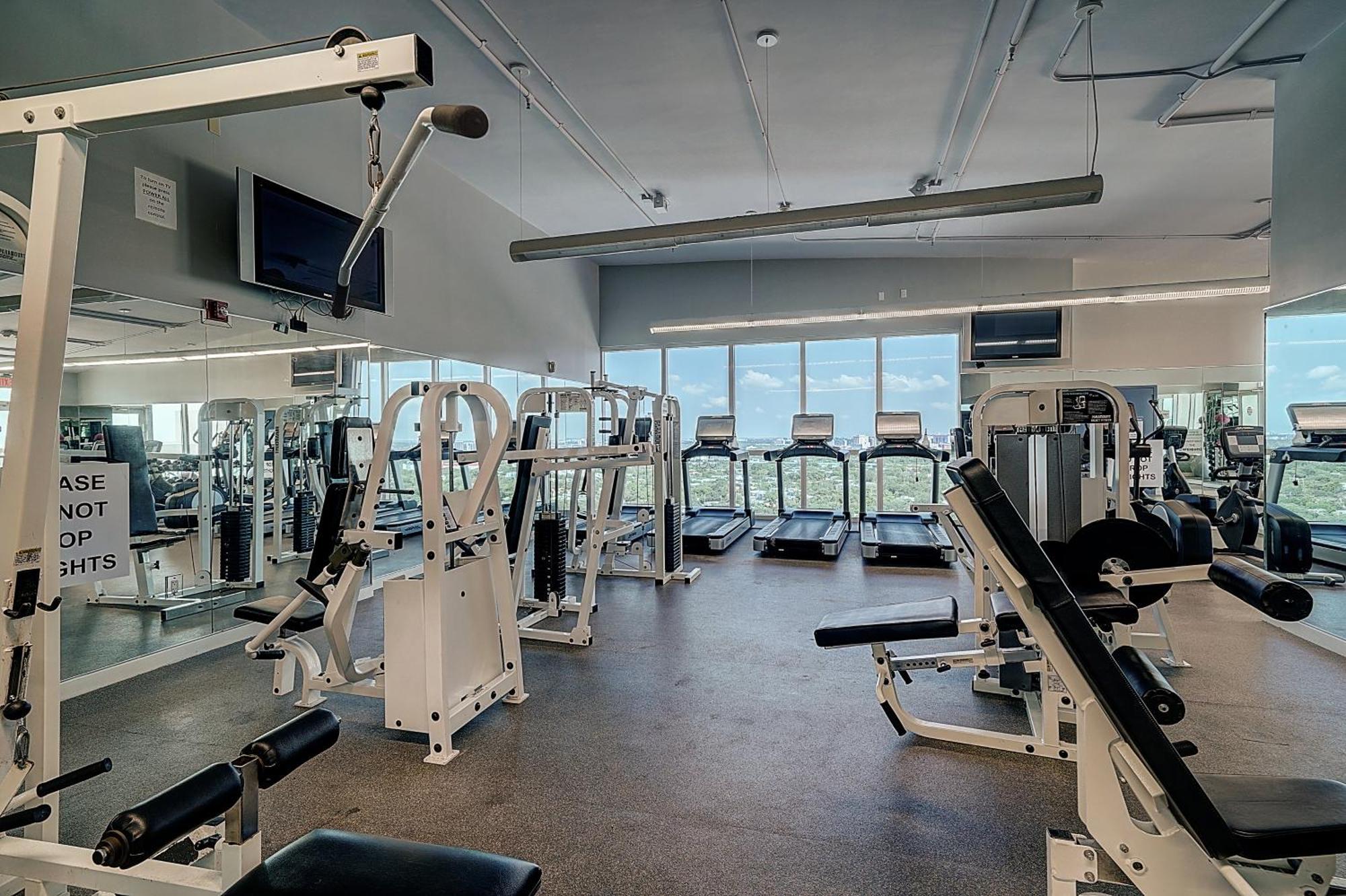 Renovated 21st Floor Private Unit Located In Coconut Grove Miami