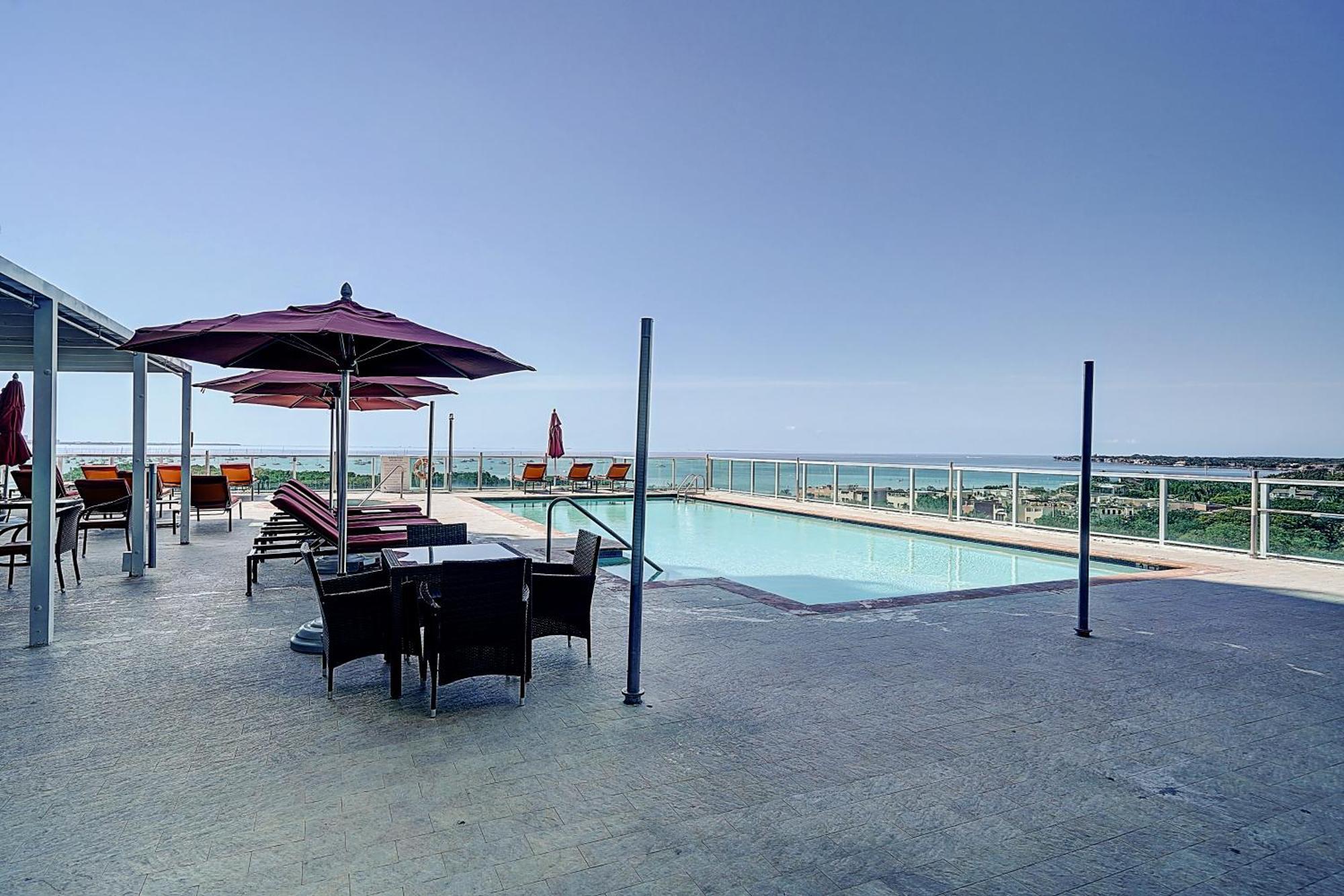 Coconut Grove 10th Floor Private Unit Parking Included
