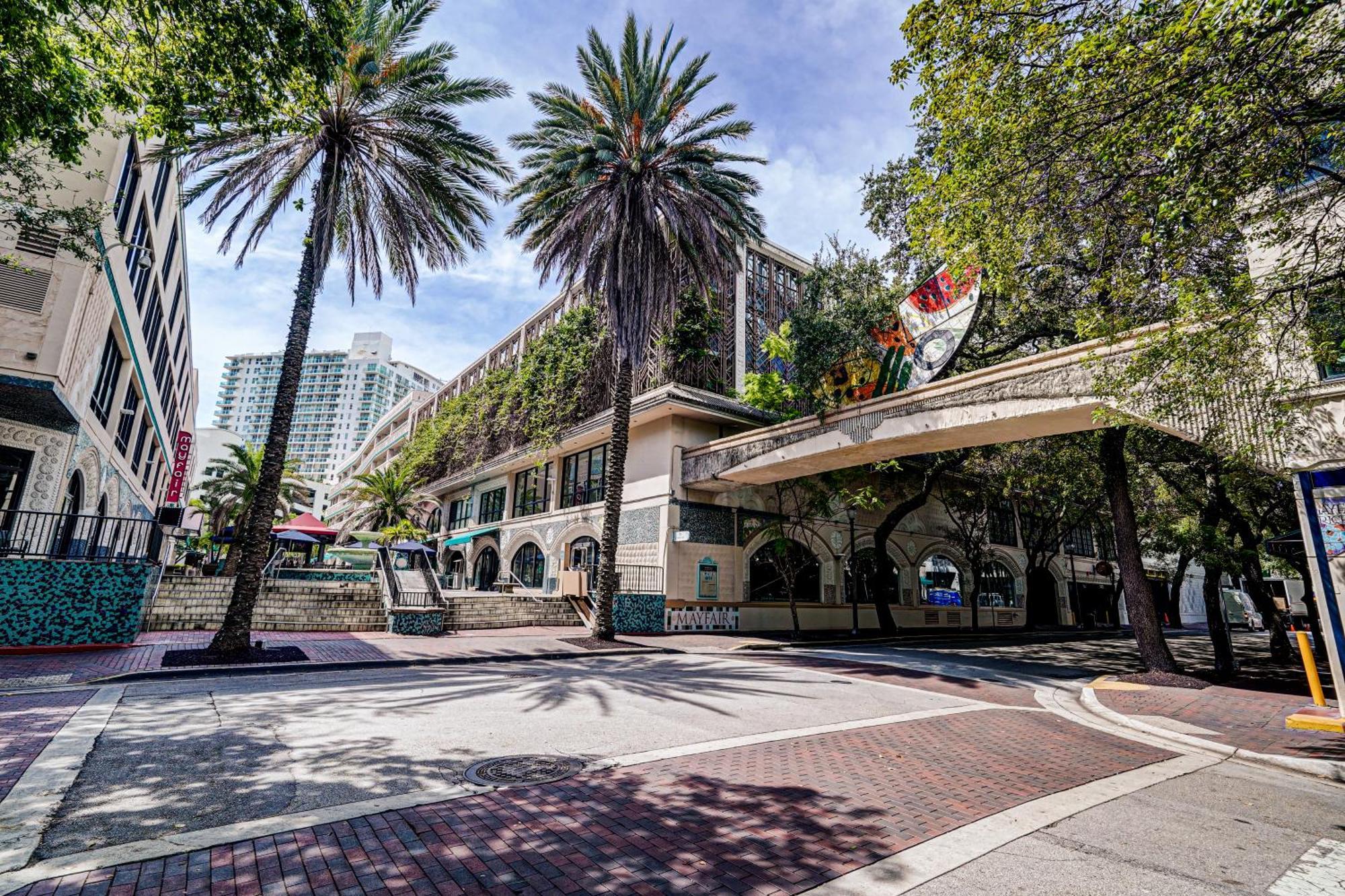 Hotel Coconut Grove 10th Floor Private Unit Parking Included