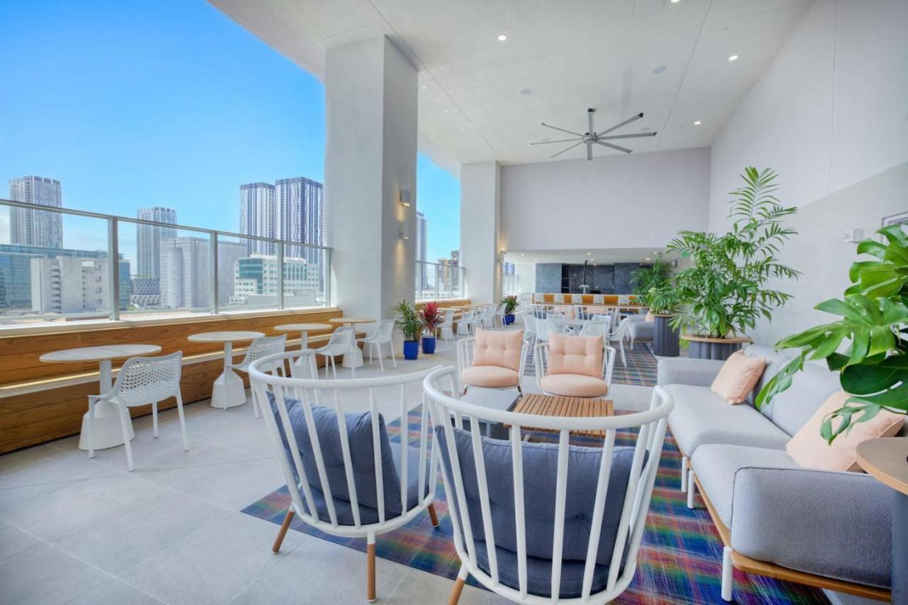 Downtown Luxury Pool And Gym Apartment