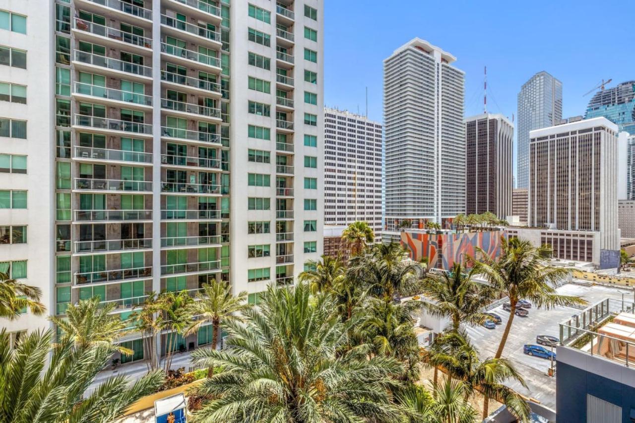 Downtown Luxury Pool And Gym Apartment