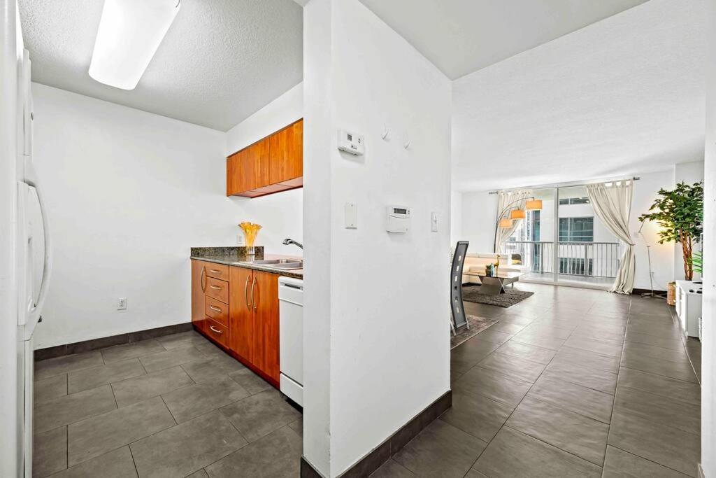 Luxury 1 Bdr • 30th Floor • Brickell • Water Views Apartment *