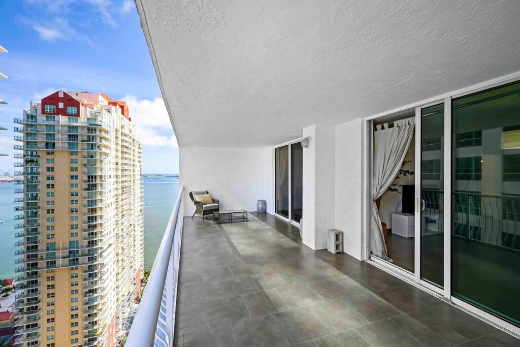 Luxury 1 Bdr • 30th Floor • Brickell • Water Views * Miami