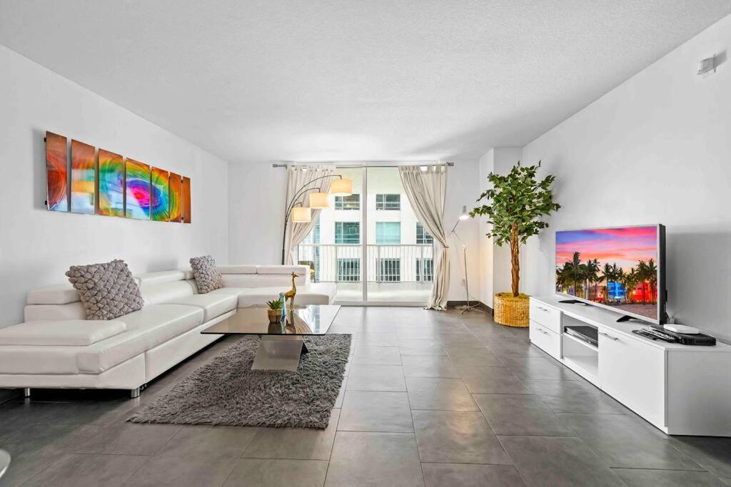 Apartment Luxury 1 Bdr • 30th Floor • Brickell • Water Views