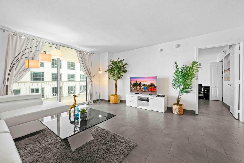 Apartment Luxury 1 Bdr • 30th Floor • Brickell • Water Views Miami