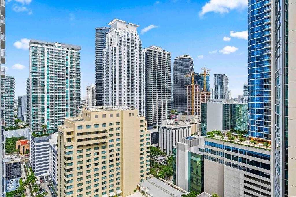 Luxury 1 Bdr • 30th Floor • Brickell • Water Views Apartment *