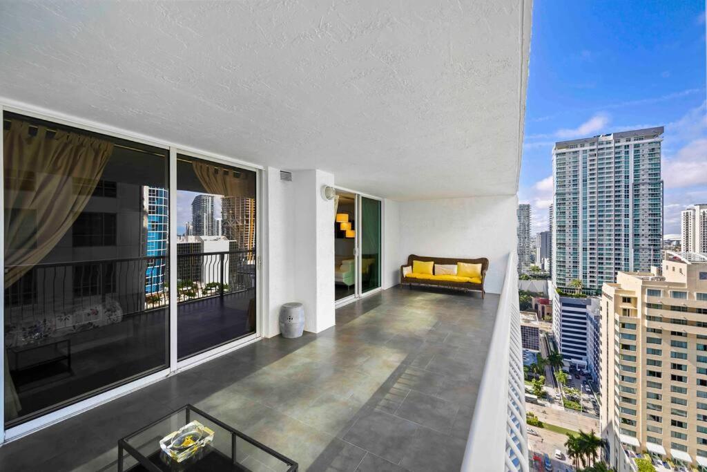 Luxury 1 Bdr • 30th Floor • Brickell • Water Views Apartment