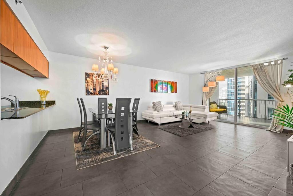 Apartment Luxury 1 Bdr • 30th Floor • Brickell • Water Views