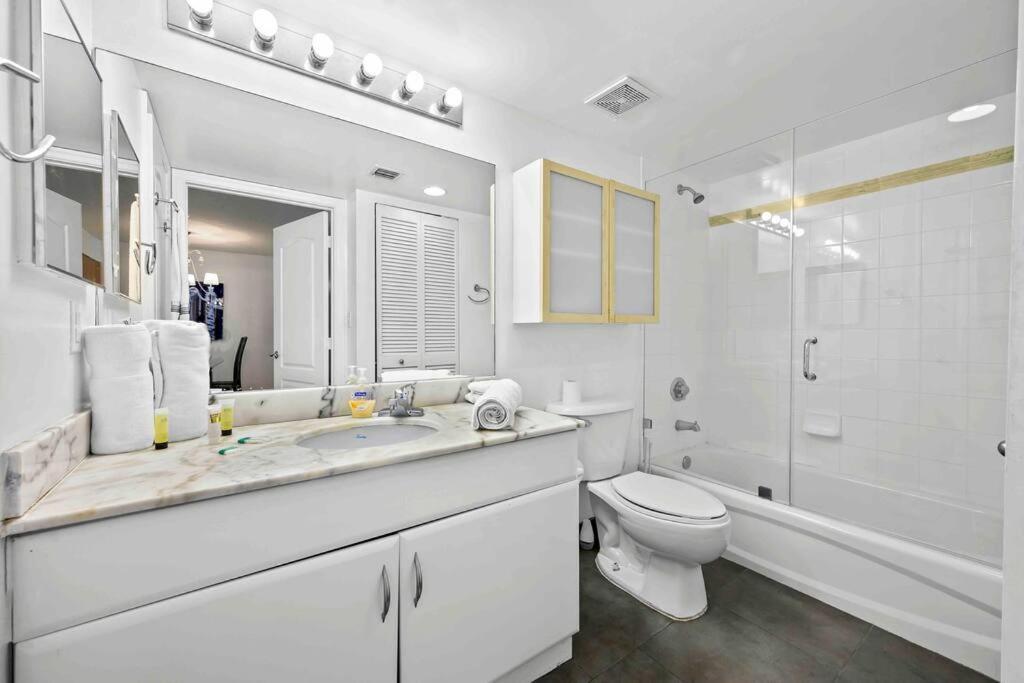 Apartment Luxury 1 Bdr • 30th Floor • Brickell • Water Views *