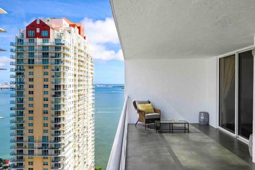 Luxury 1 Bdr • 30th Floor • Brickell • Water Views Apartment *