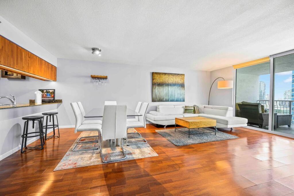Luxe 1 Bdr • 32th Floor • Brickell • Ocean Views Miami