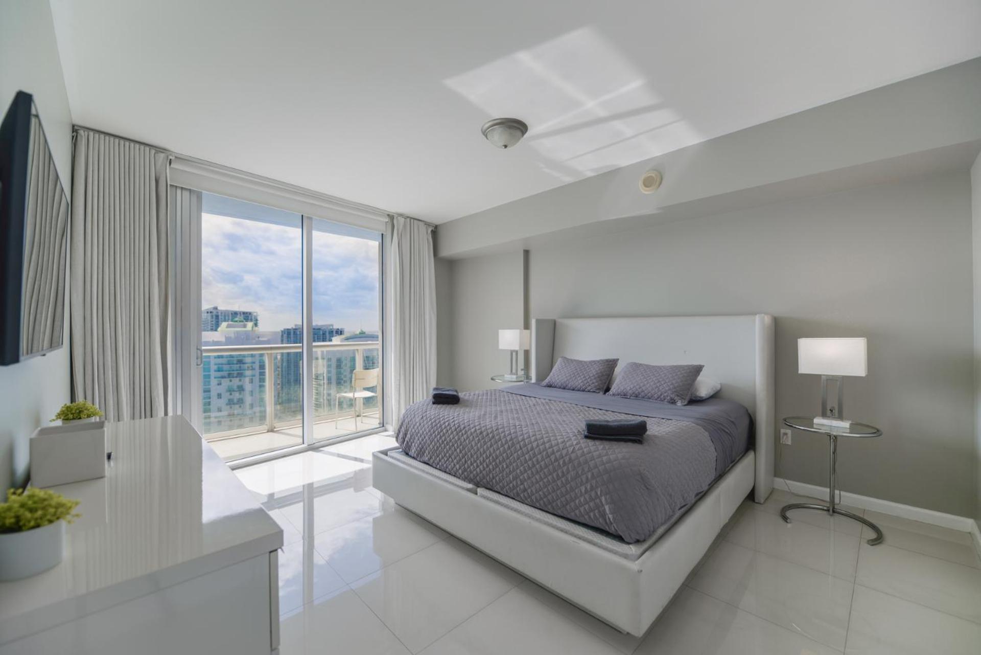 Luxury 45th Floor At Icon *