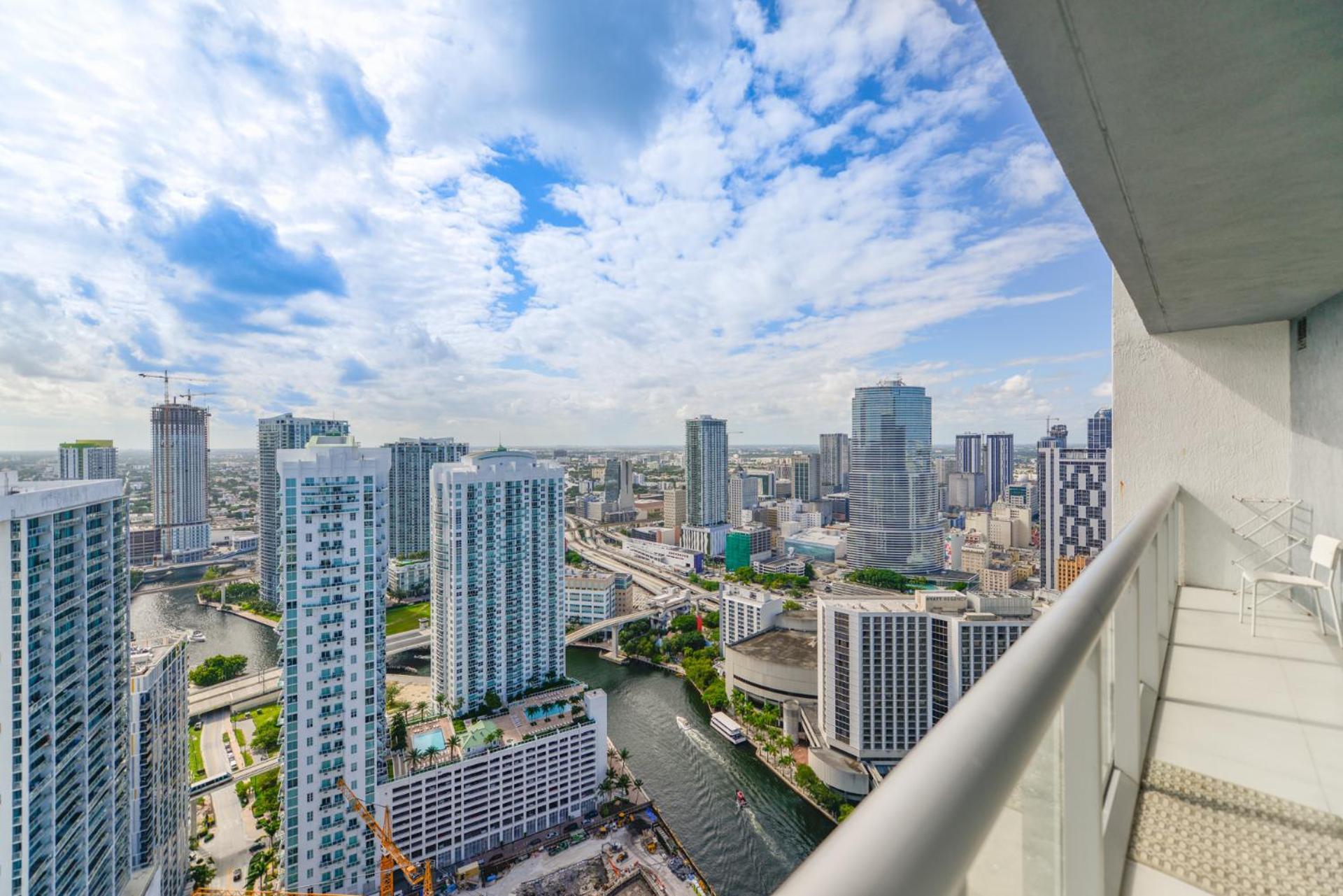 Luxury 45th Floor At Icon Apartment Miami
