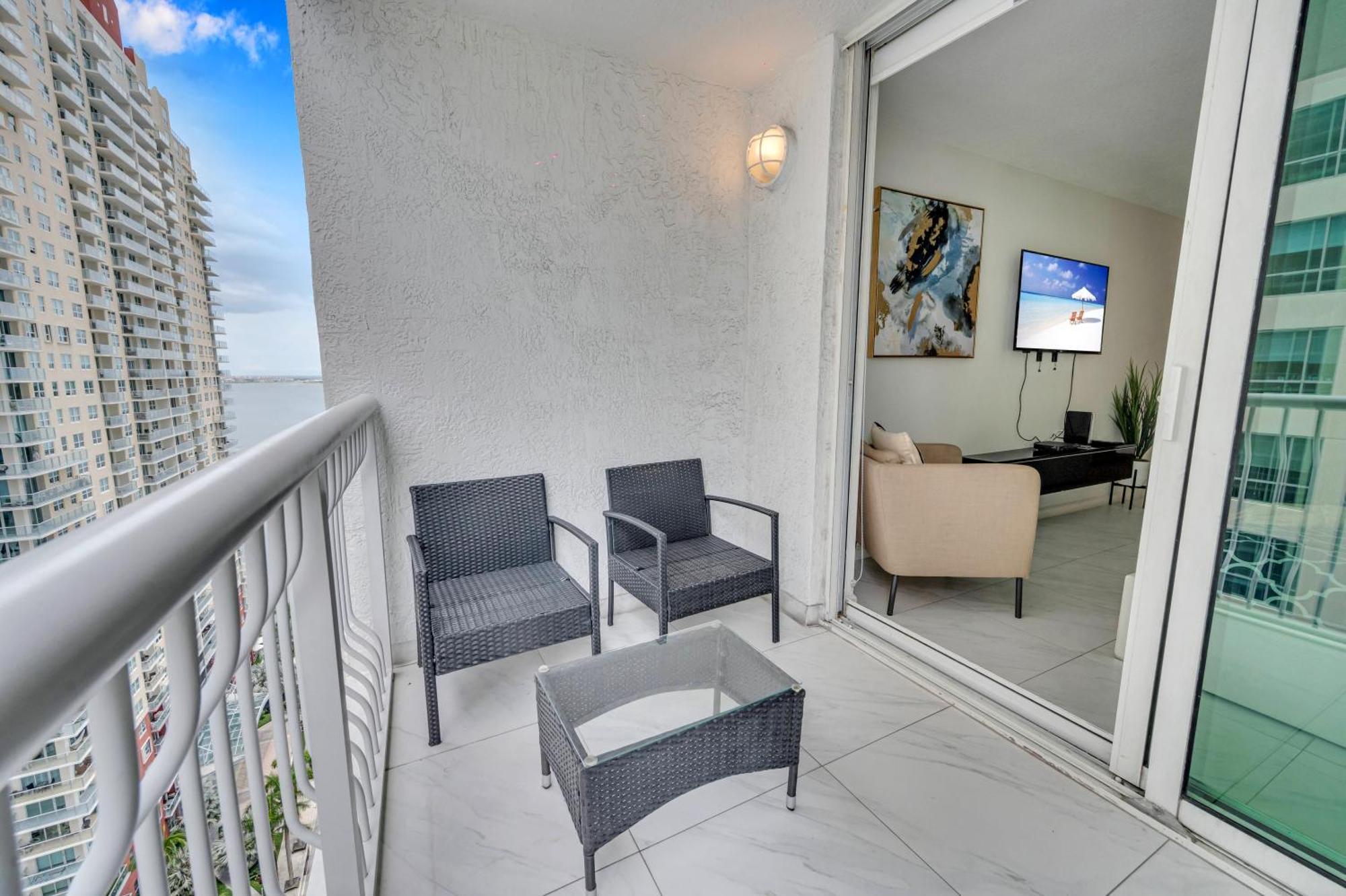 Apartment Beautiful High Floor * Brickell * Ocean View *