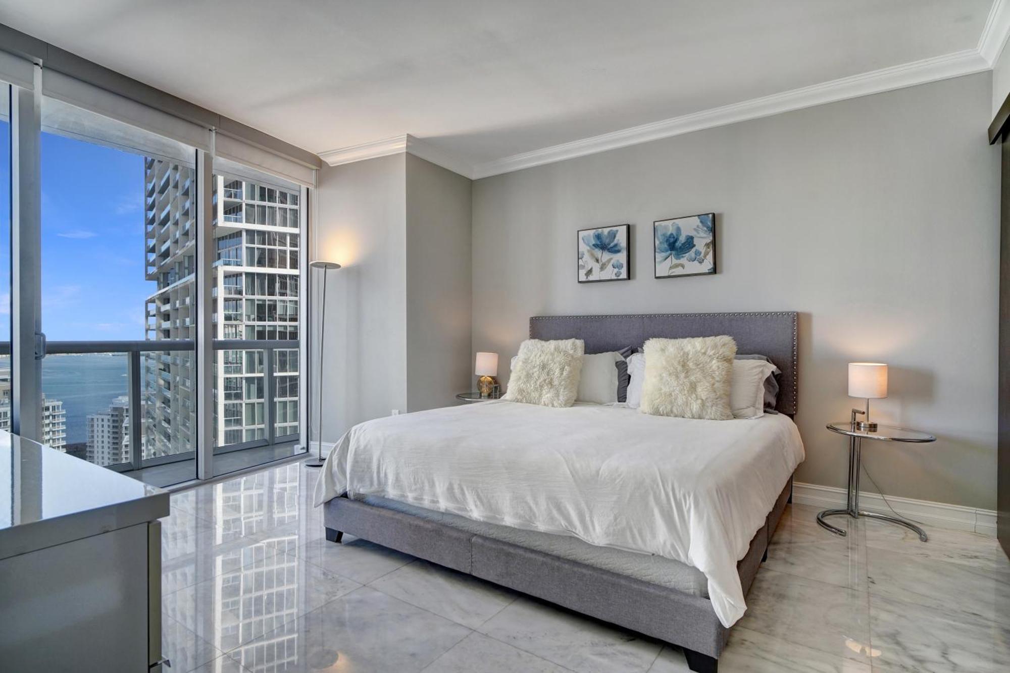 Lux 2br - Water View - Pool - - Free Parking *