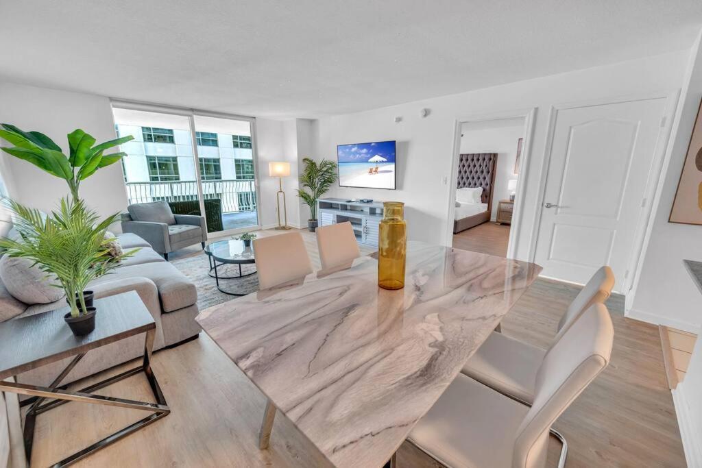 Stunning 1 Bdr 1 Bth • Brickell • Bay & Views Apartment