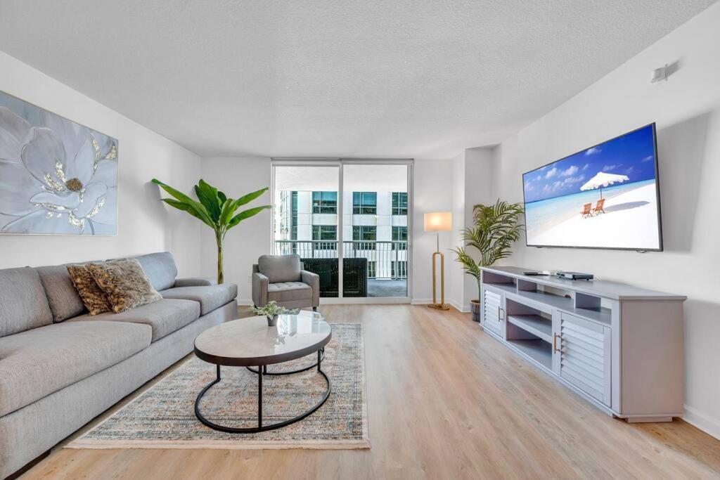 Apartment Stunning 1 Bdr 1 Bth • Brickell • Bay & Views Miami