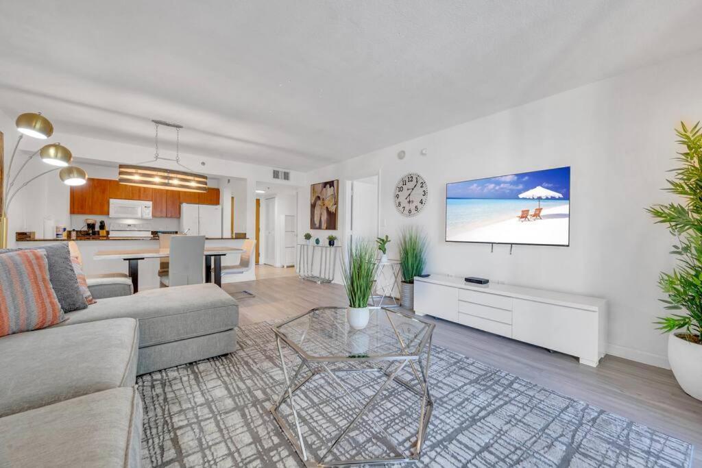 Beautiful 1 Bed 1 Bath • Brickell • Bay View Miami