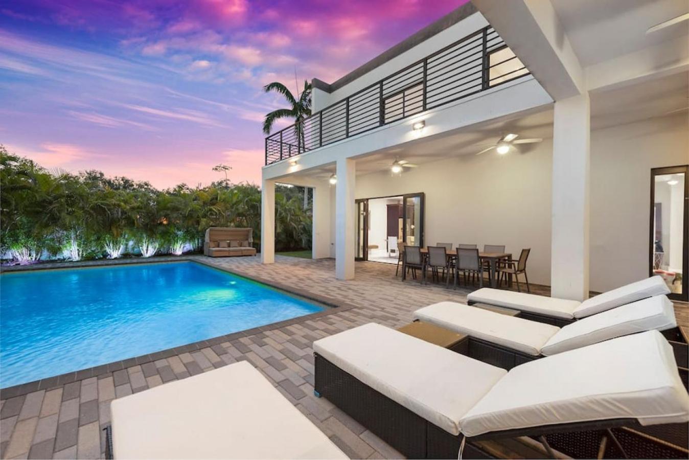 Villa Granada Modern Luxury In Massive Mansion With Heated Pool