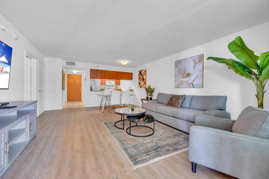 Stunning 1 Bdr 1 Bth • Brickell • Bay & Views Apartment