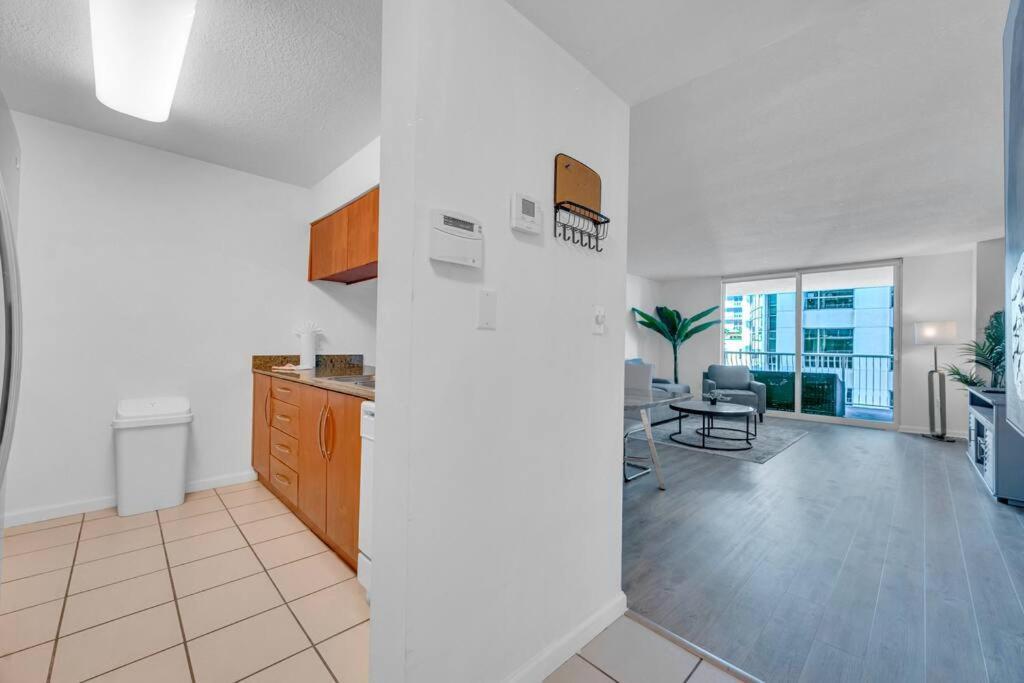 Stunning 1 Bdr 1 Bth • Brickell • Bay & Views Apartment *