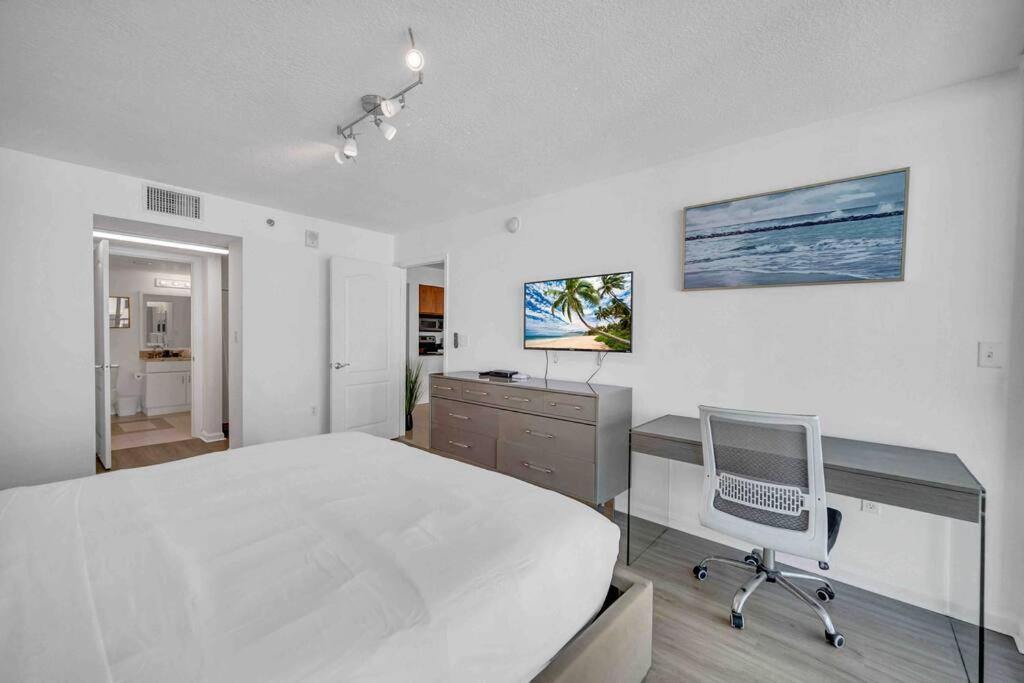 Spacious 36th Flr 1 Bd 1 Bt • Brickell • Bay View Apartamento