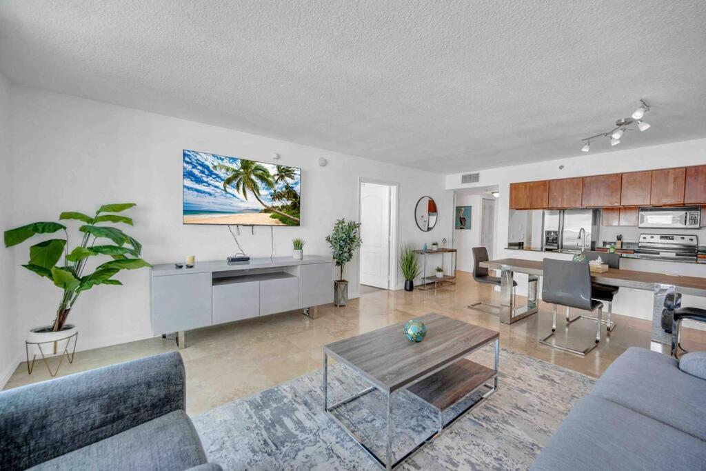 Spacious 36th Flr 1 Bd 1 Bt • Brickell • Bay View *