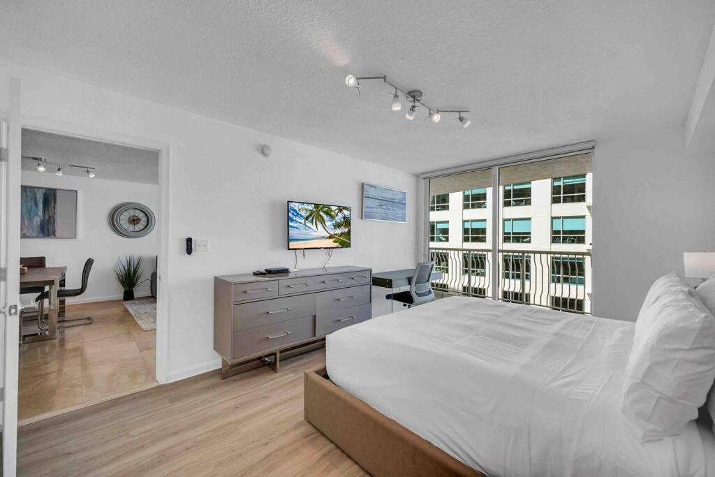 Apartamento Spacious 36th Flr 1 Bd 1 Bt • Brickell • Bay View *