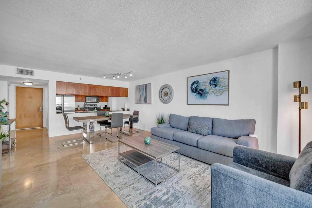 Spacious 36th Flr 1 Bd 1 Bt • Brickell • Bay View Apartamento