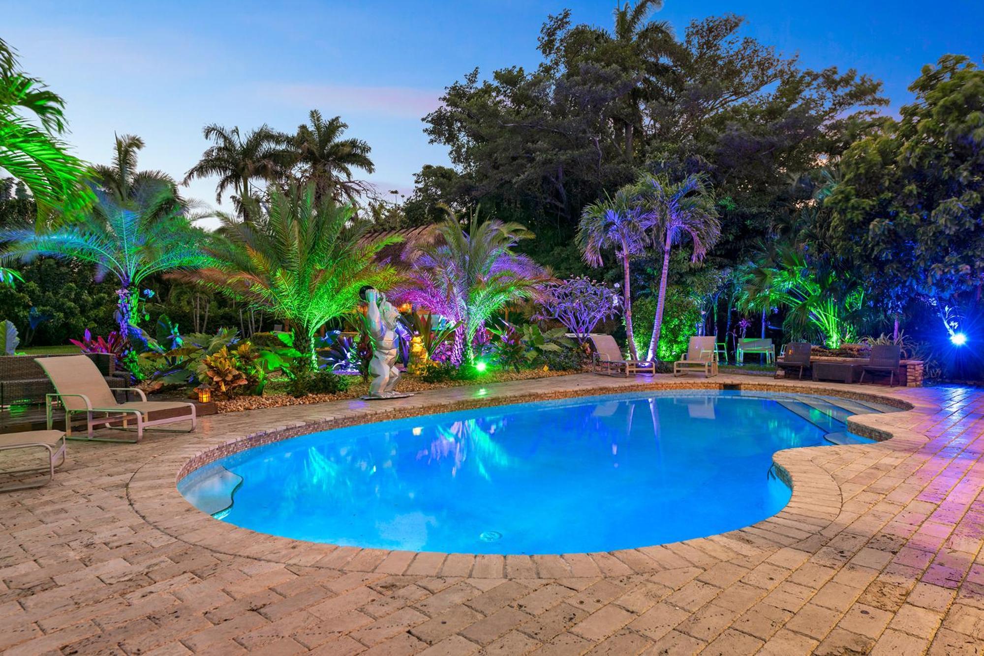 Blockchain - Acre Lot W/ Pool-hot Tub-bars-tiki-games-theater! *